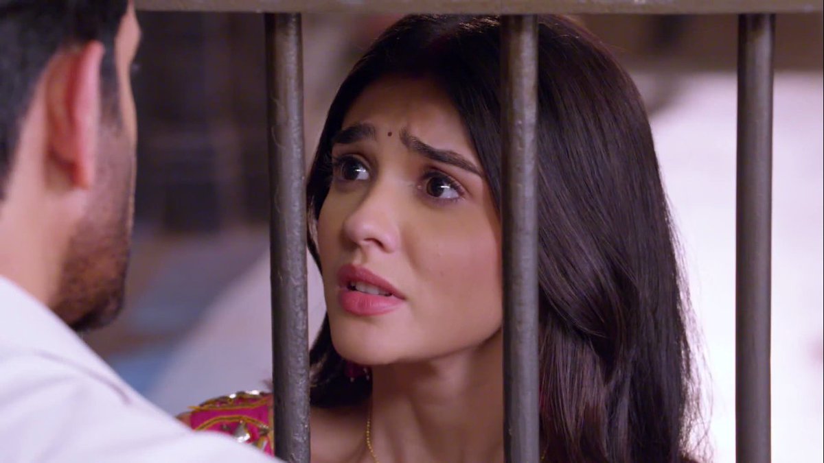 Eyes only for each other 🥹🩷
The way he immediately he rushed to her, the "Prarthna tum tension matt lo", and the soft look in his eyes >>> 🫠🩷

#KumkumBhagya . #PraShiv