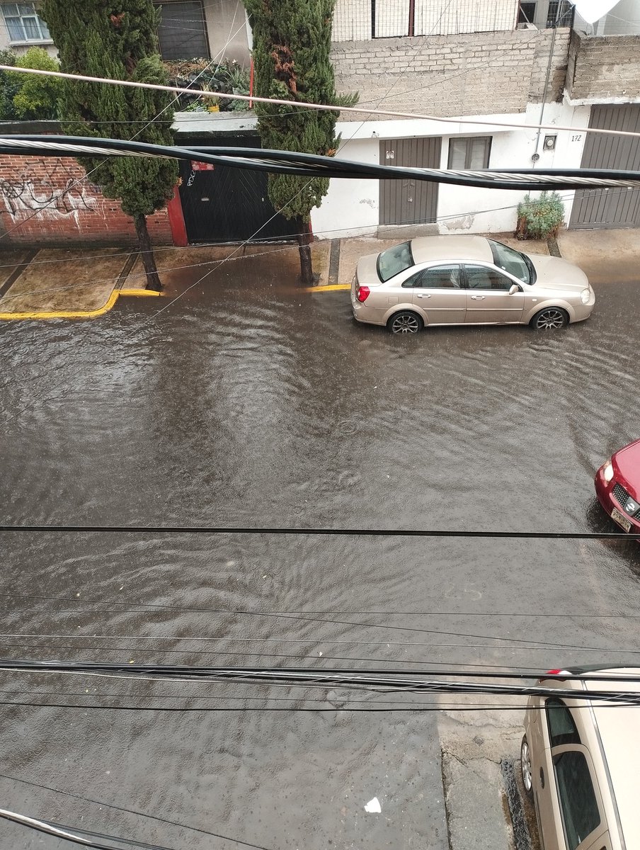 CEPCY13's tweet photo. @SEGIAGUA @TlalpanAl @TlalpanVecinos @ImagenTVMex @relampagotlalp1 Solicitamos apoyo de nueva cuenta en Sotuta y Tizimín Pedregal de San Nicolás 2da sección.
Ya es imposible salir de las casas. https://t.co/Mc2ABeuV7V