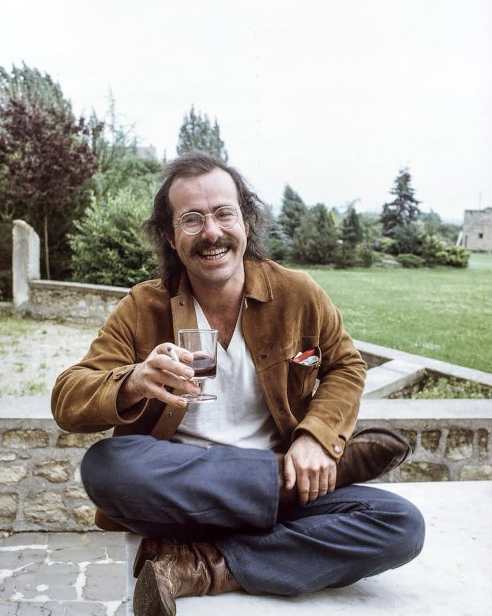 GratefulDead's tweet image. Remembering former Grateful Dead member and lyricist, Robert Hunter, on his birthday today 🌹

If you had to choose your top two favorite Hunter tunes from the Dead’s repertoire, which would they be?

Photos by Ron Rakow / Retro Photo Archive, Ed Perlstein, and Herb Greene