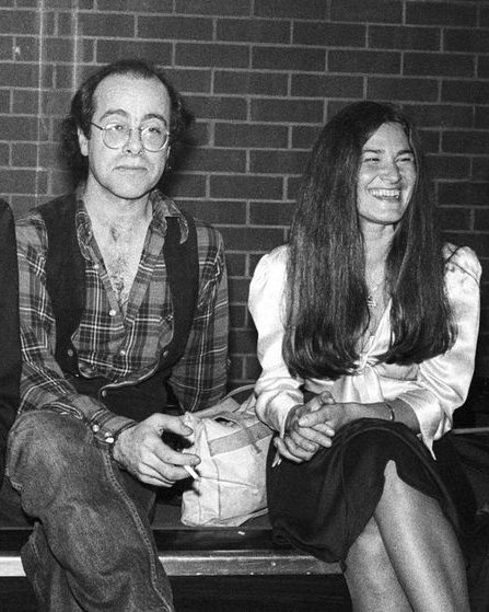 GratefulDead's tweet image. Remembering former Grateful Dead member and lyricist, Robert Hunter, on his birthday today 🌹

If you had to choose your top two favorite Hunter tunes from the Dead’s repertoire, which would they be?

Photos by Ron Rakow / Retro Photo Archive, Ed Perlstein, and Herb Greene
