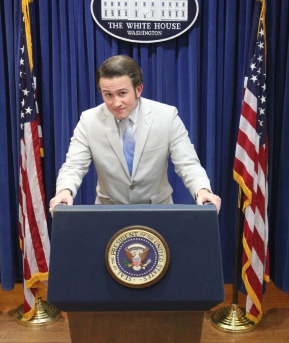 Thomas Fugate, 22 anni: ex giardiniere e commesso. Poi uno stage tra i fascio-teocon della Heritage e fanatismo MAGA a palate. Ora Trump lo ha messo a dirigere il CP3, a lui il compito di difendere gli USA da ritorsioni terroristiche. Siamo oltre Idiocracy. #matrice