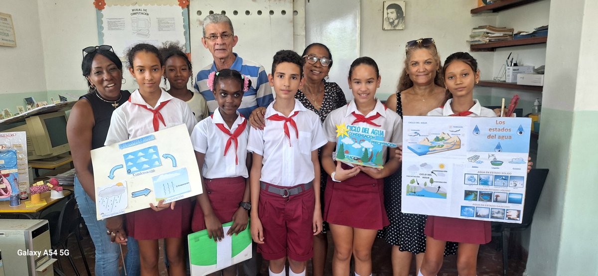 ELibertad43135's tweet photo. INSTITUCIÓN EDUCATIVA LIBERTAD del consejo Sevillano exponiendo los TCP de Ciencias  juntos a sus pioneros de 5to y 6to grado.
@LeyanisOlivar16 
@Niurkagaca 
@educacion1010 https://t.co/DzcHlzWThD