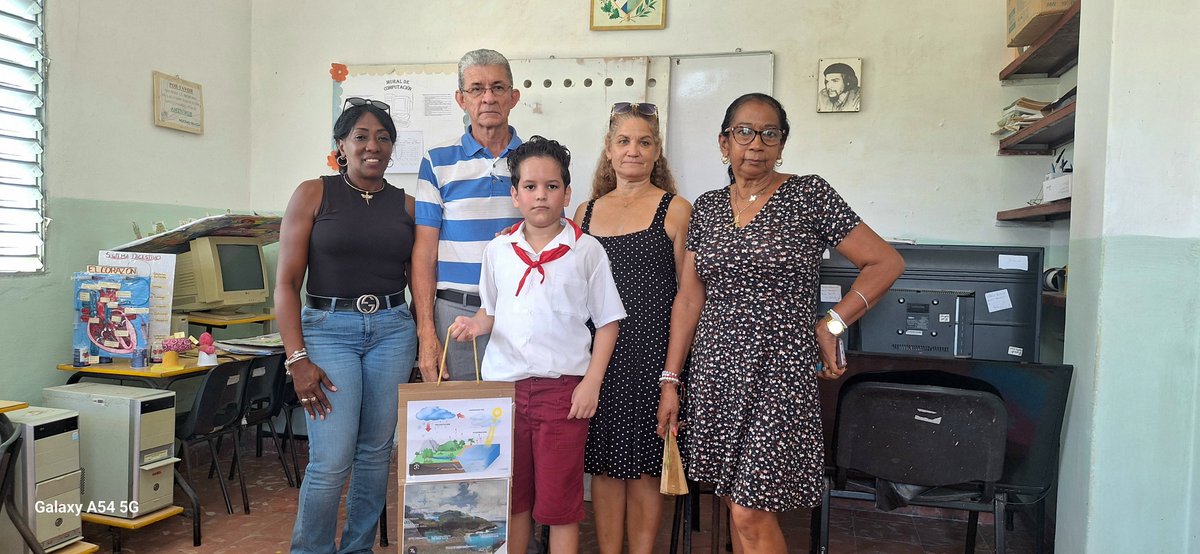 ELibertad43135's tweet photo. INSTITUCIÓN EDUCATIVA LIBERTAD del consejo Sevillano exponiendo los TCP de Ciencias  juntos a sus pioneros de 5to y 6to grado.
@LeyanisOlivar16 
@Niurkagaca 
@educacion1010 https://t.co/DzcHlzWThD
