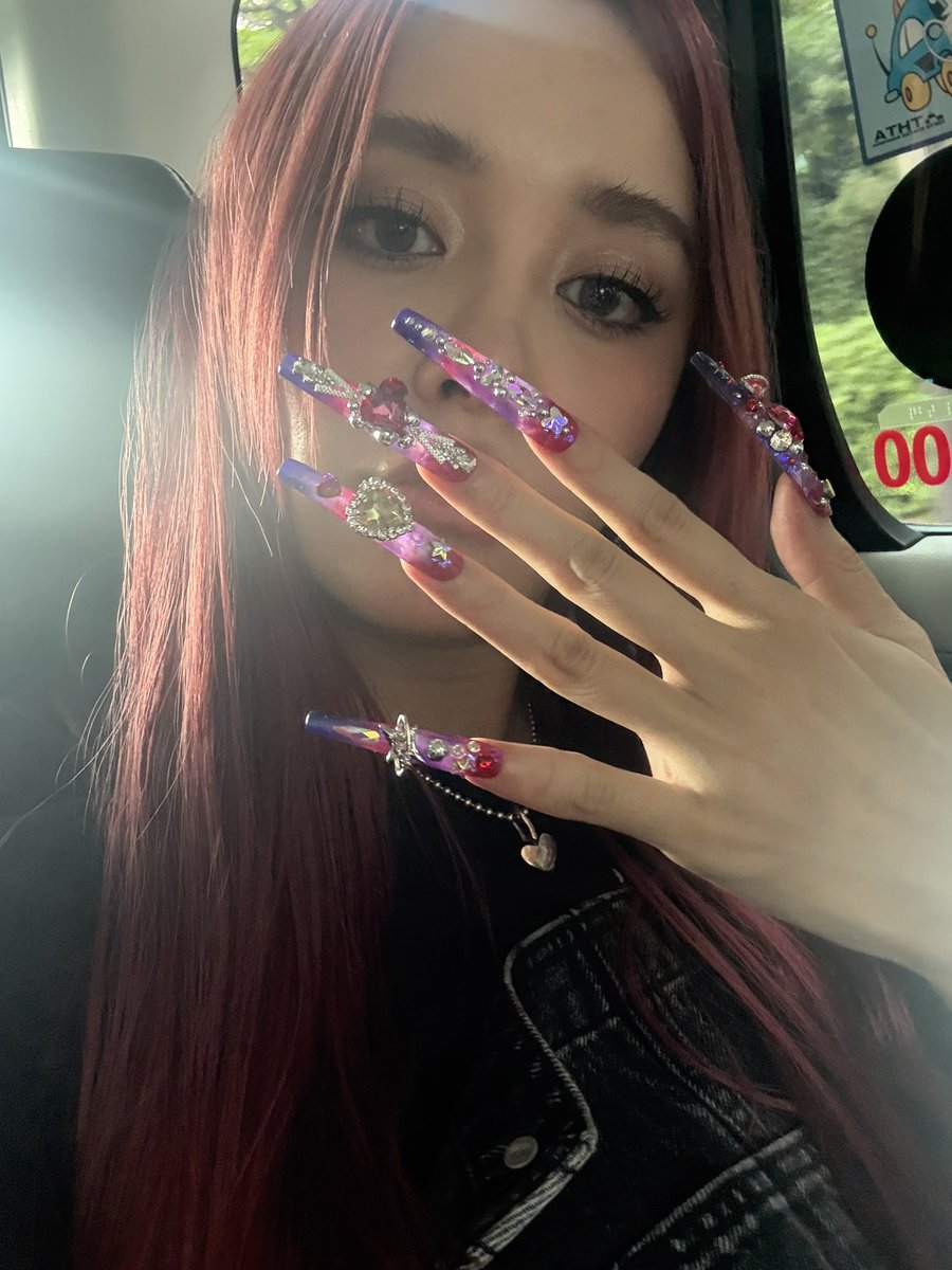 爪かわい〜
新星ギャルバースイメージしたネイル