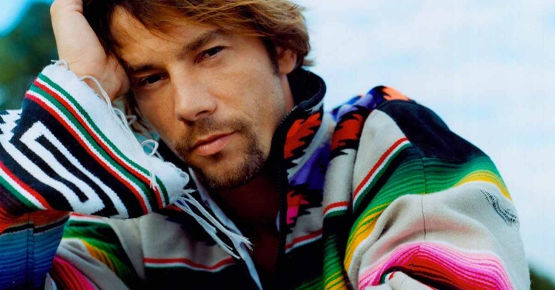 tinyurl.com/uarhsv9e - Jamiroquai no solo puso a medio planeta a moverse al ritmo del acid jazz, ¡también nos voló la cabeza con su estética futurista y su groove infinito! ¡Súbete a esta nave sonora y redescubre por qué Jamiroquai sigue siendo una banda de otro planeta!