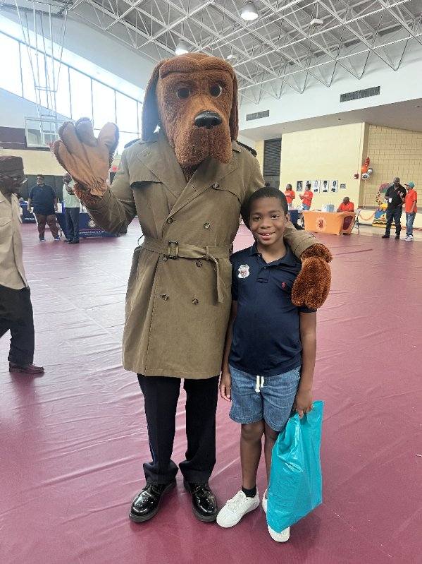 NOPDNews's tweet image. Paws-itively awesome community vibes this weekend at Pontchartrain Park! 🐾 McGruff the Crime Dog joined the NOPD Community Engagement team and the Office of Violence Prevention for a fun-filled Family Fun Day! F
#TakeABiteOutOfCrime #NOPDCommunityEngagement #ViolencePrevention