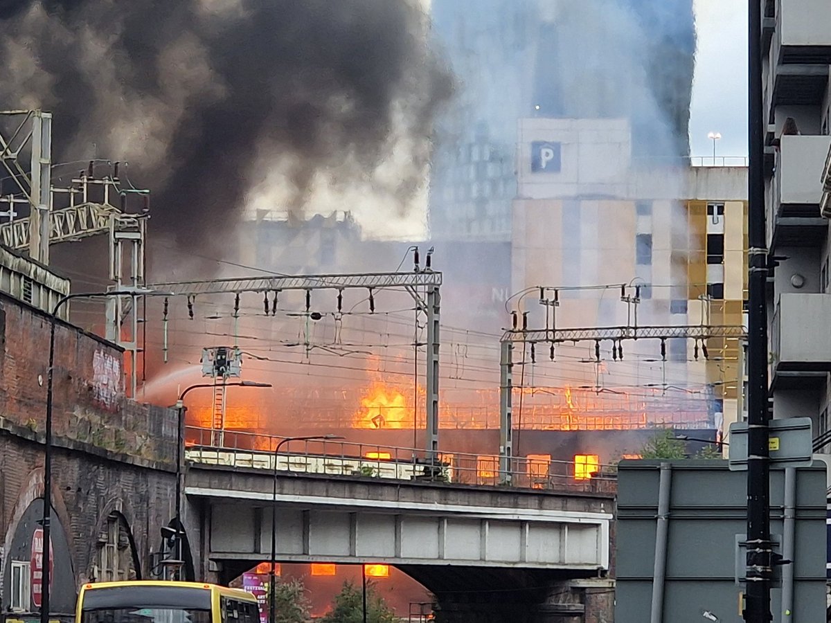 oschmidthansen's tweet photo. Large fire at old abandoned Hotspur House. Recently proposed for major redevelopment...  #manchester https://t.co/25f1xFOAbm