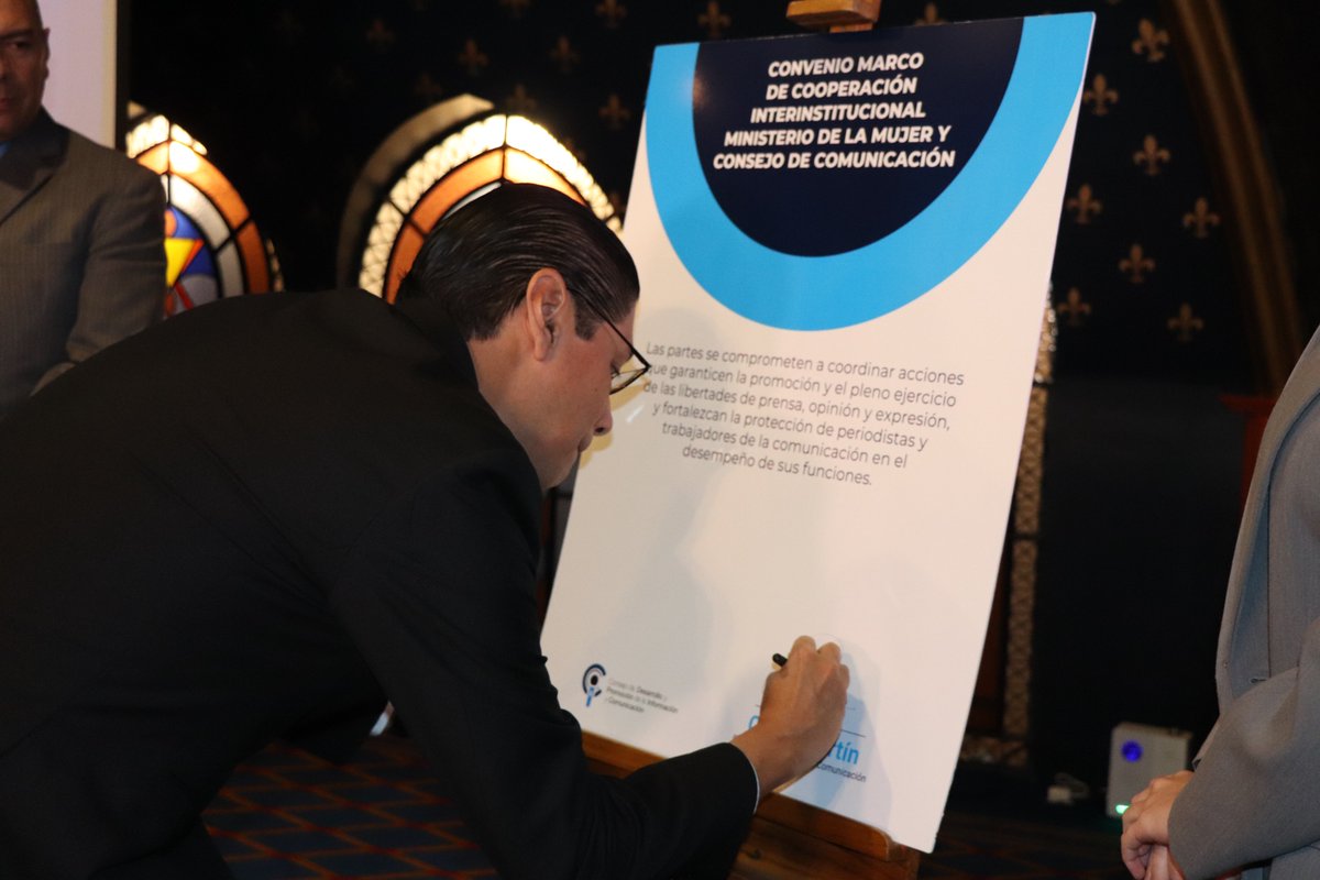 ConsejoComEc's tweet photo. Comprometidos con la libertad de expresión.
El nuevo Consejo es estratégico y por eso requiere el apoyo de todos los sectores. Gracias a la ministra de @DDHH_Ec, Arianna Tanca Macchiavello, @ATancaM. #EnfoquesDelFuturo https://t.co/z9I6XOd9Es