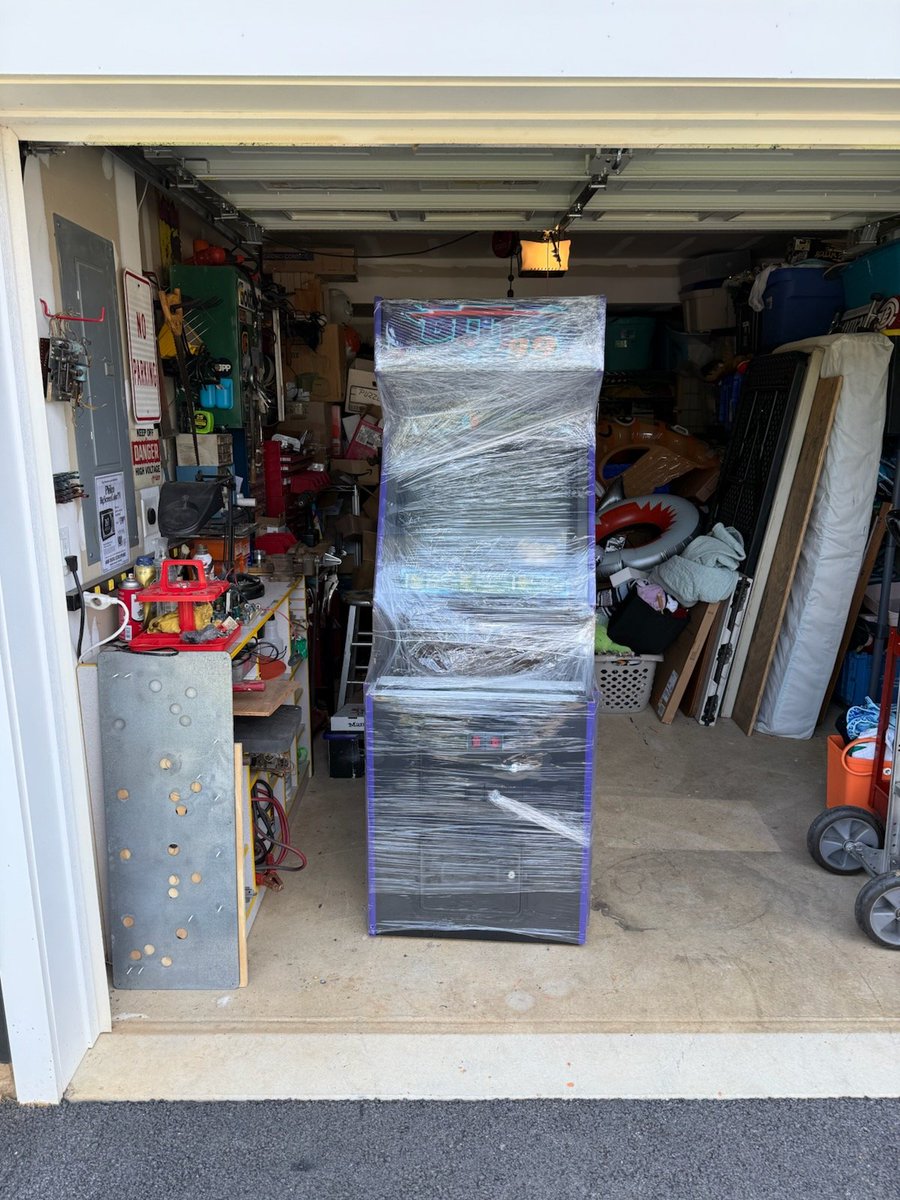 NFL Blitz 99 delivered personally by <a href="/OvertimeArcade/">Overtime Arcade</a> while I'm at work. Thanks again my man!