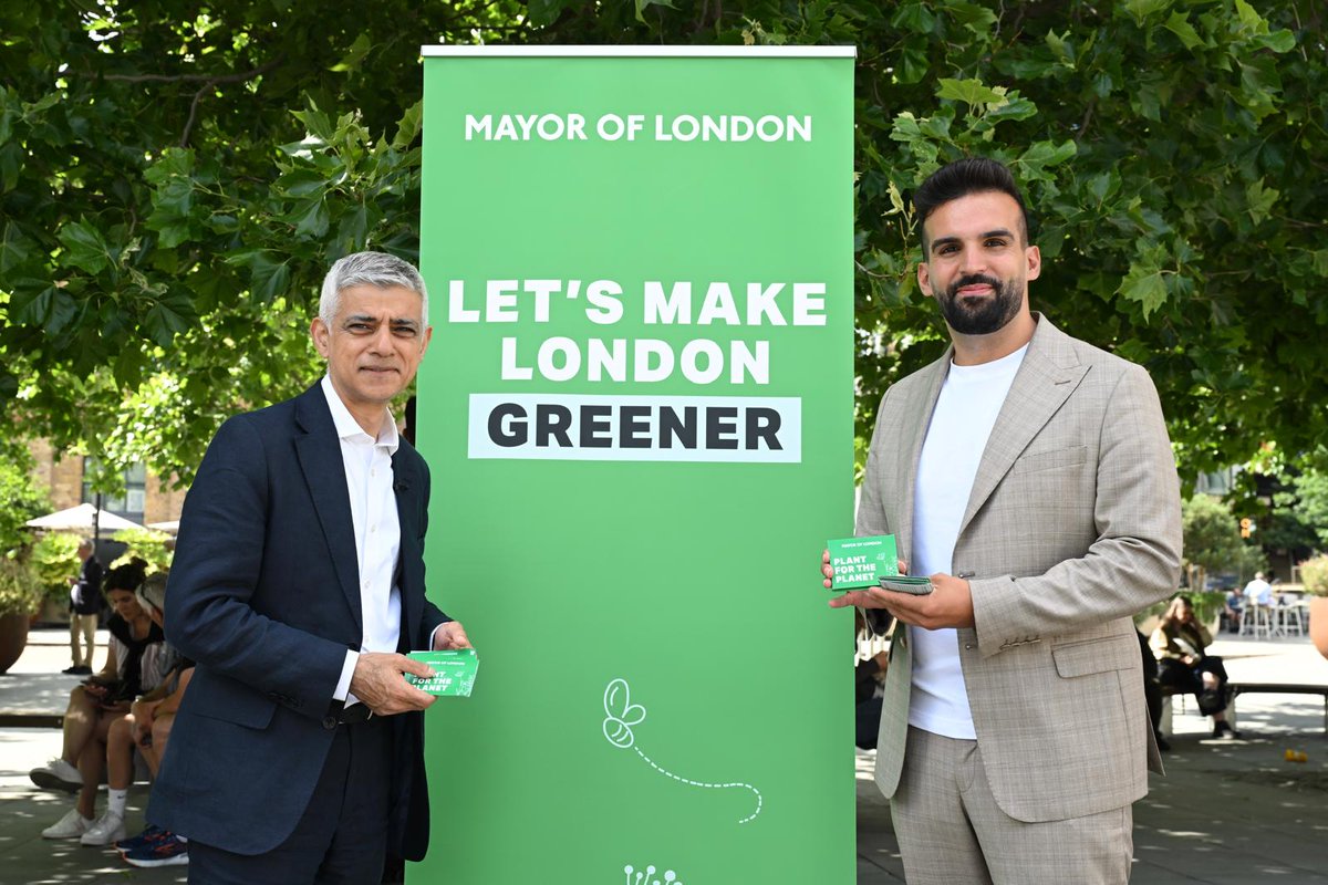 I popped into King's Cross St Pancras station to help hand out some of the 12,000 wildflower seed packets we’ve been giving away in London Underground stations today to celebrate the launch of our £12m Green Roots Fund 🌷