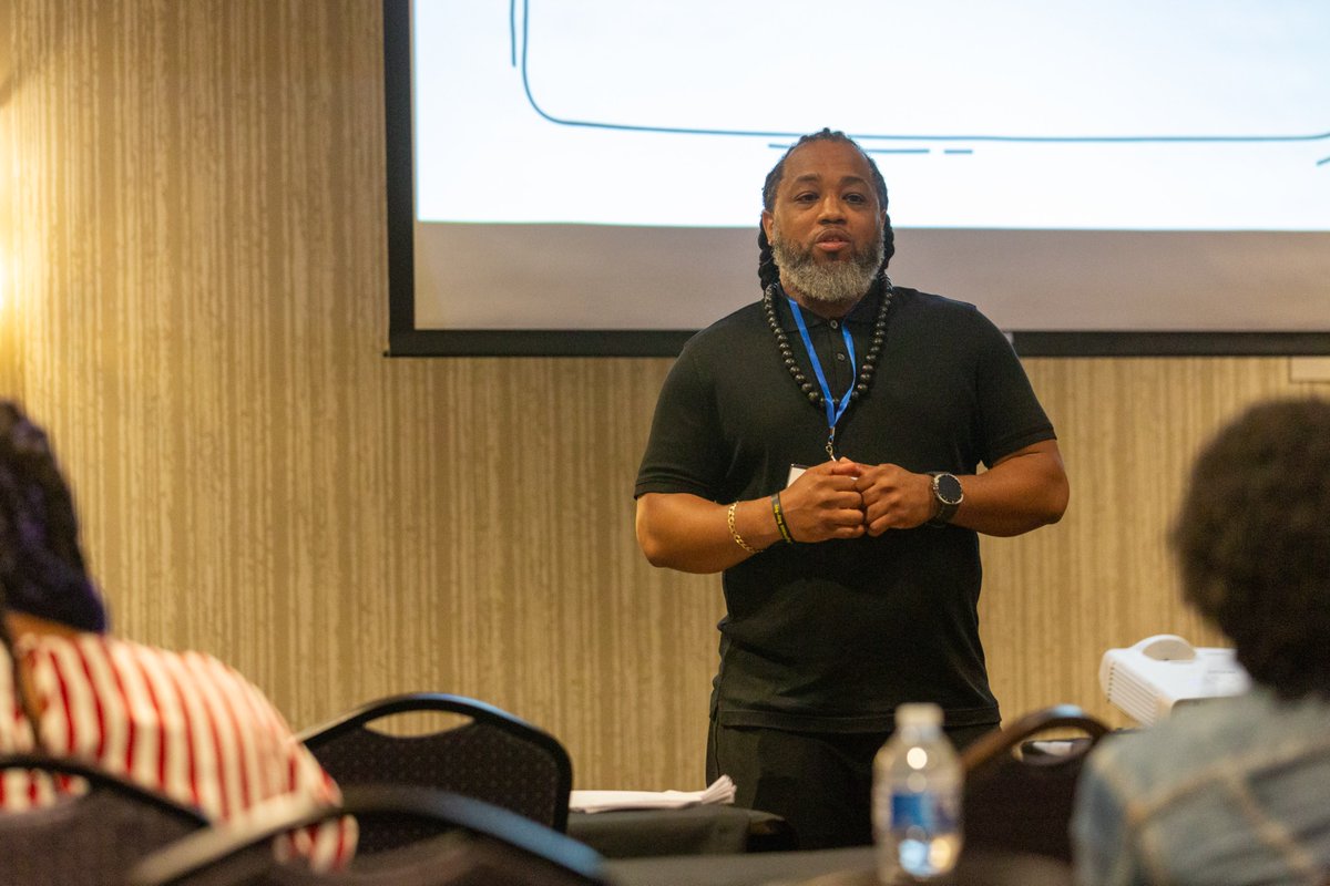 Raymond Smith is showing how meaningful, intentional confrontation can reshape school culture. This session at the 2025 I-Grow Summit is all about leading with empathy and purpose to support student growth. #ILGrowSummit