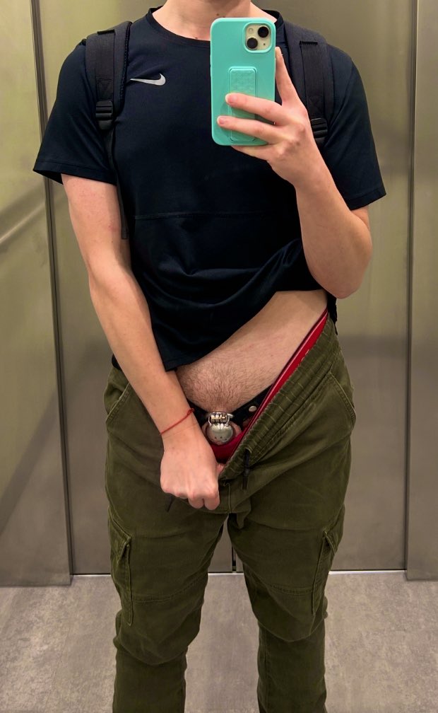 #MRW16 over and out ✨

Made some lovely new friends and bumbled into some beautiful familiar faces. 

Now… should I stay caged or go get milked until I cry?