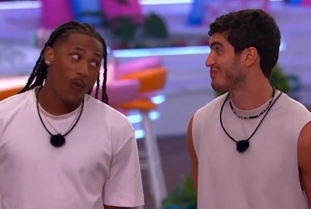 When a customer not only gets one but TWO candles in their order 🤷🏽‍♀️😂

Who’s watching Love Island out there?? 🏝️