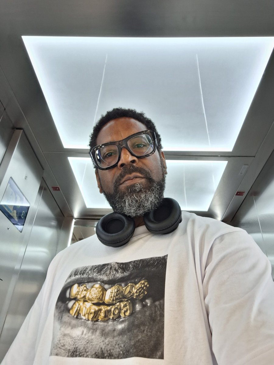 This tour Tee is 🔥So was the gig <a href="/MRGOLDIE/">GOLDIE</a>