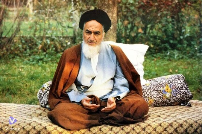 رضا پهلوی از پاریس: «من دنبال قدرت سیاسی نیستم.»
خمینی زمانه‌ت رو بشناس!
#BEGA