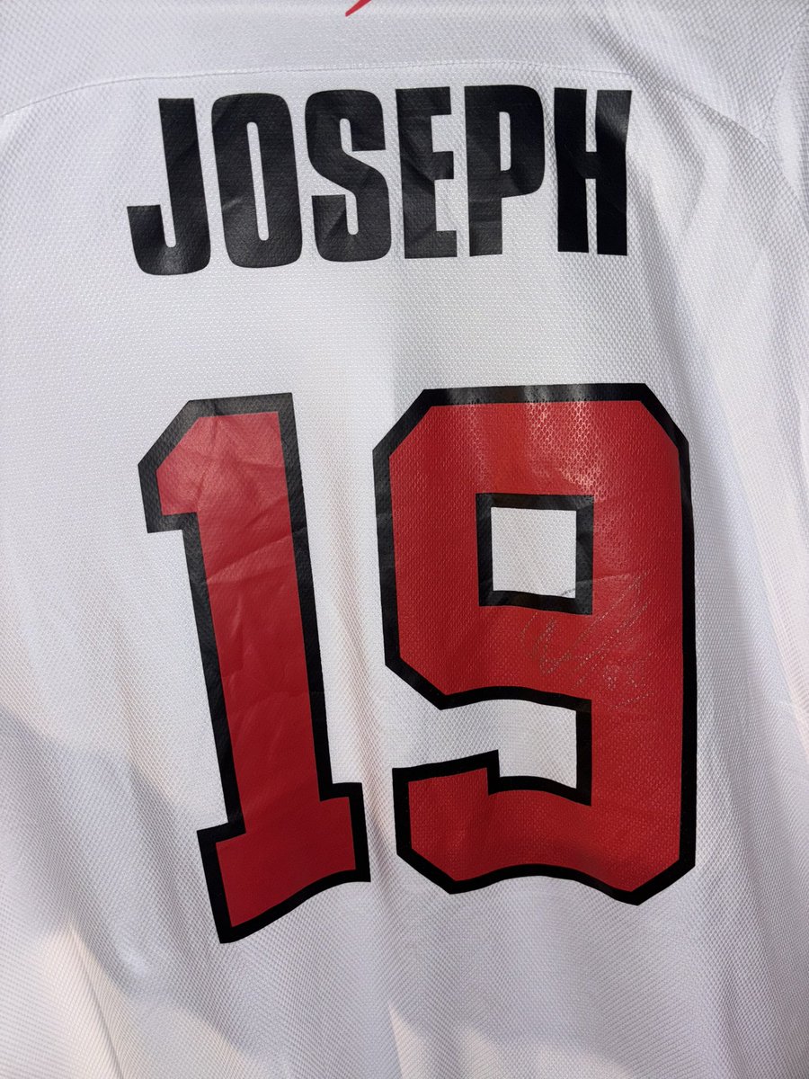 GinaT14_'s tweet image. So upset. My stepdad accidentally washed my @VicJosephWWE softball jersey last night and pretty much washed the whole signature off 😭😭💔