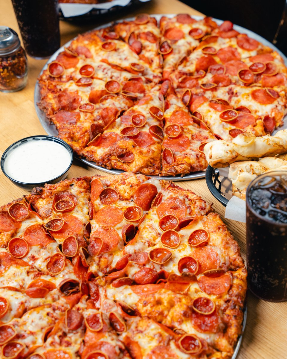 You could say we're in a serious relationship with pepperoni 😍🍕