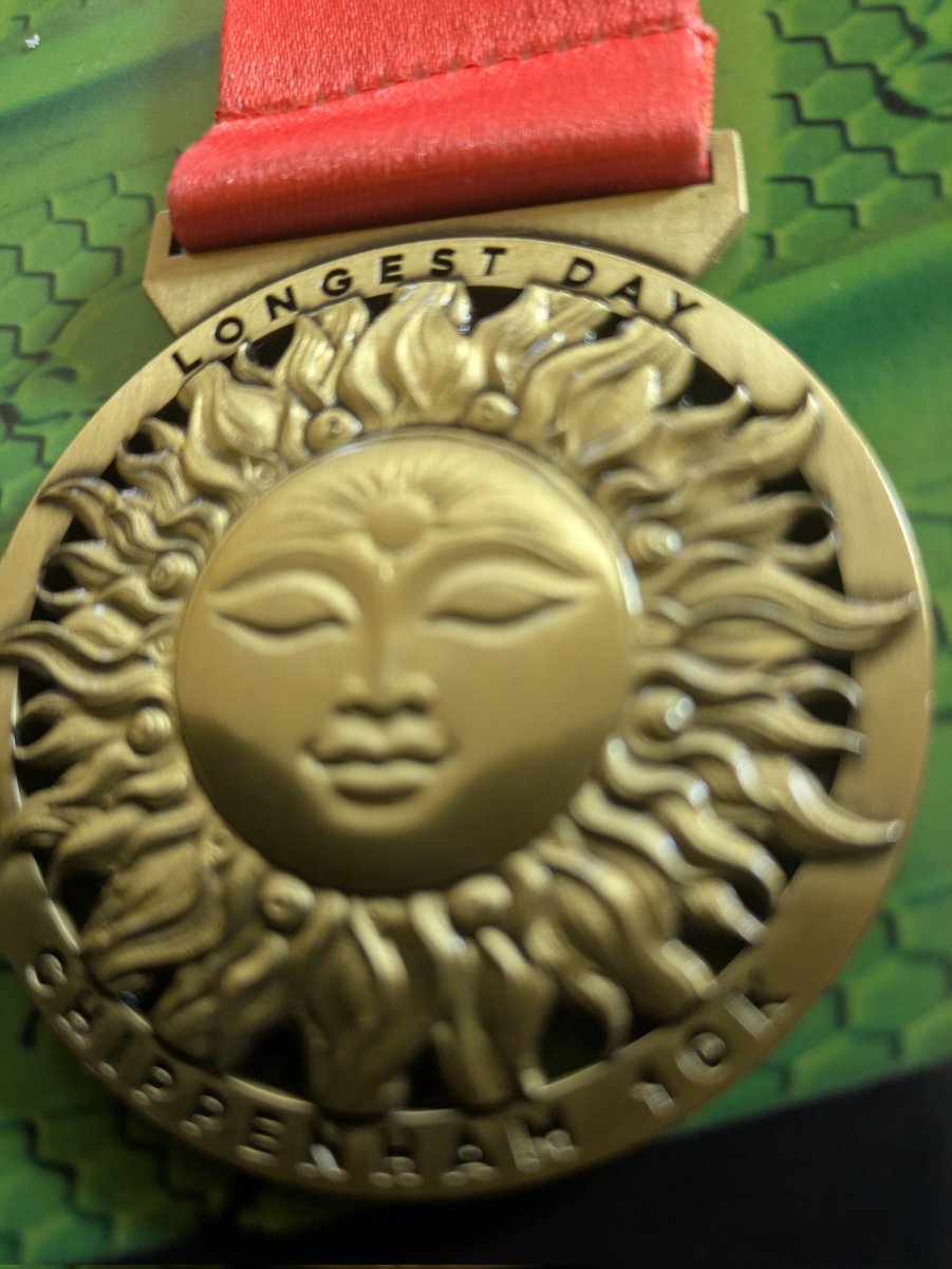 Chris211162's tweet image. I forgot about #medalMonday, #runr @runr. This little beauty is from the Chippenham Longest Day 10k. Considering that my car broke down (terminal) on the way home and I didn't get in until 2:00 in the morning, it was well-named!!