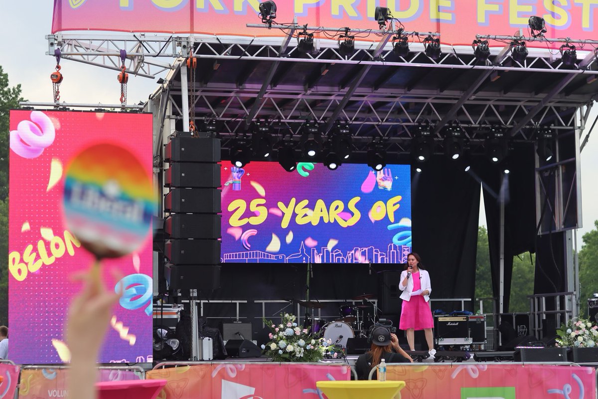 rechievaldez's tweet image. La fierté, c’est un acte de réclamation. La fierté, c’est le pouvoir. 🏳️‍🌈

Lors de la #YorkPride, nous avons marché pour l’amour, pour la sécurité, pour chacun d’entre nous. Car lorsque les communautés 2ELGBTQI+ sont soutenues, tout le monde prospère.