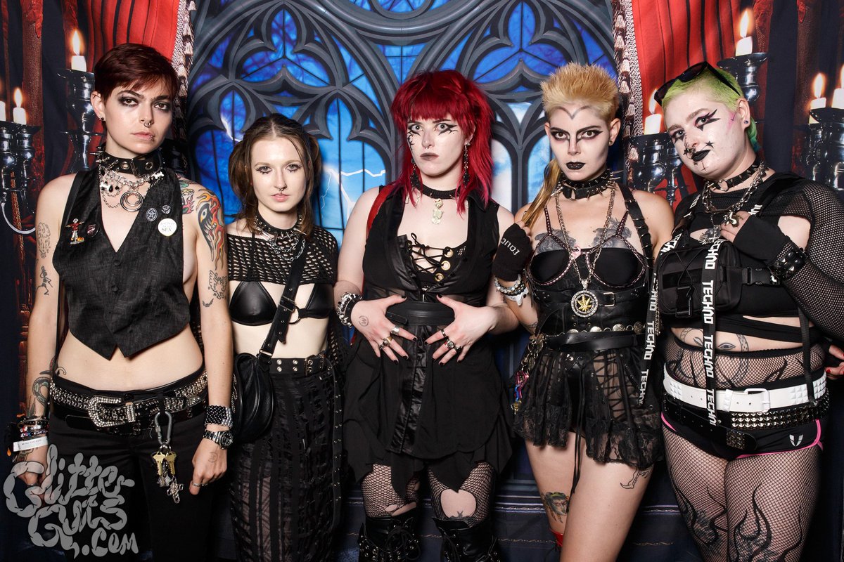 New on glitterguts.com  - portraits from Nocturna at <a href="/MetroChicago/">Metro</a>