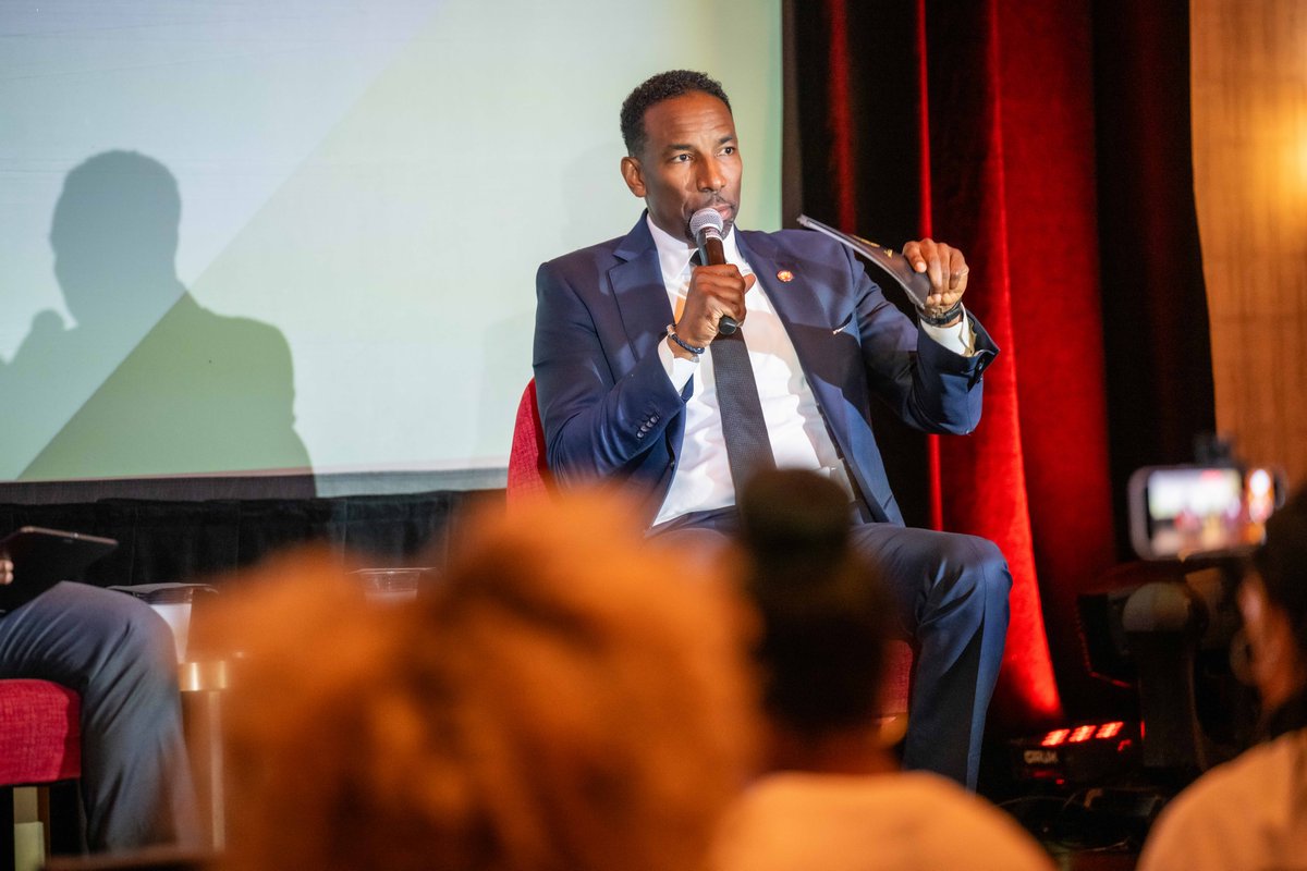 CityofAtlanta's tweet photo. Here are some more highlights from Black Star Week, where Mayor Andre Dickens joined Neil “Jehlani” Nelson of Atlanta Black Star for a fireside chat on equity, economic mobility & building a city of opportunity for all.
#BlackStarWeek #MovingAtlantaForward https://t.co/3WQfobuZUN