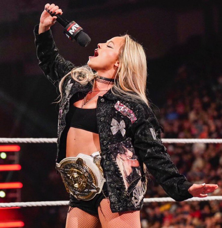 #WWERaw  FOLLOW TRAIN!

- Follow me &amp; RT (IFB) 
- Like This Tweet
- Reply With A GIF of Your Favorite Wrestler
- Like And Follow Everyone Who Does This

LETS ALL GROW TOGETHER ‼️