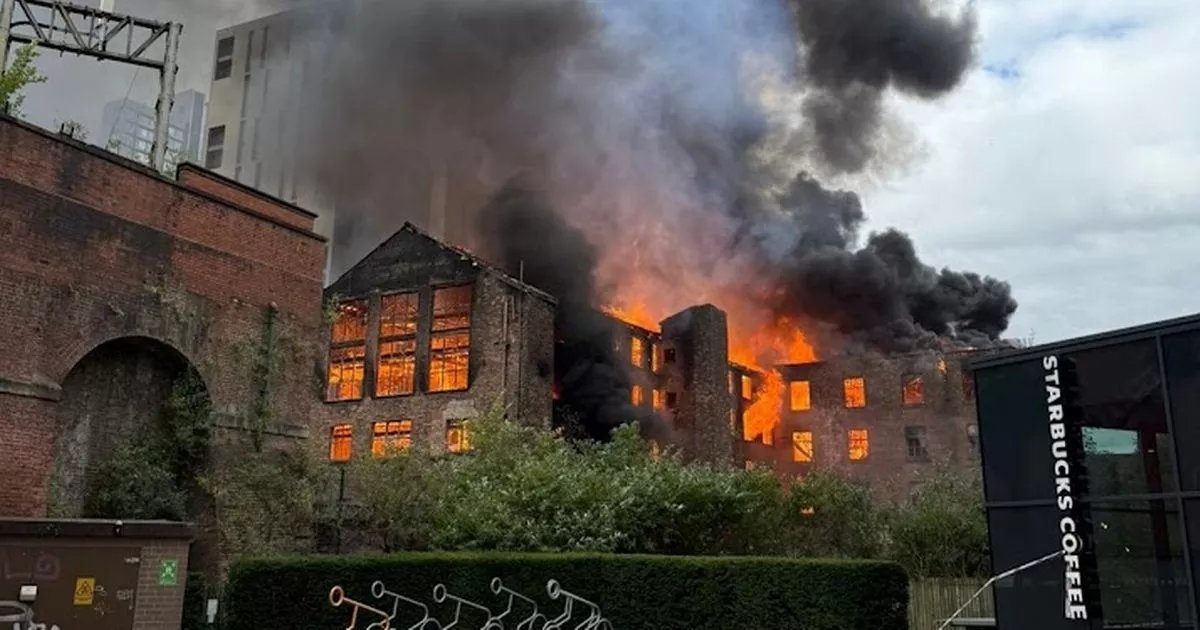 Huge fire in Manchester city centre at historic Hotspur Press building - latest manchestereveningnews.co.uk/news/greater-m…