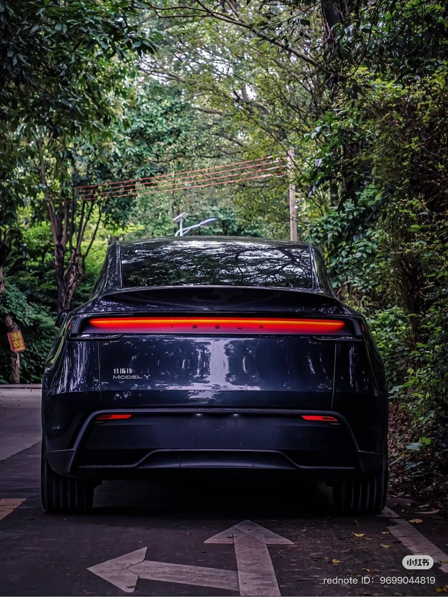 The Tesla Newswire tweet media