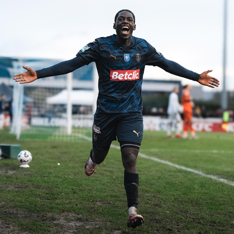 StadeDeReims's tweet photo. 🔚 Rouge &amp; Blanc depuis l'âge de 15 ans, Nhoa Sangui s'engage avec le Paris FC. Sa joie de vivre et son état d'esprit irréprochable laisseront de bons souvenirs à tous.

Merci pour tout, Nhoa. Le Club te souhaite le meilleur pour la suite 🫶

#TeamSDR 🔴⚪️
