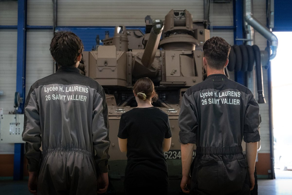 Chef de corps du 1er régiment de spahis (@1erspahis) on Twitter photo Fier de notre partenariat avec le lycée Henri Laurens de Saint-Vallier : 3 lycéens en mécanique font actuellement leur formation en entreprise dans nos ateliers, avec les maintenanciers militaires du <a href="/1erSpahis/">Chef de corps du 1er régiment de spahis</a>. Nous contribuons à leur formation et ils découvrent nos métiers et Fier de notre partenariat avec le lycée Henri Laurens de Saint-Vallier : 3 lycéens en mécanique font actuellement leur formation en entreprise dans nos ateliers, avec les maintenanciers militaires du <a href="/1erSpahis/">Chef de corps du 1er régiment de spahis</a>. Nous contribuons à leur formation et ils découvrent nos métiers et