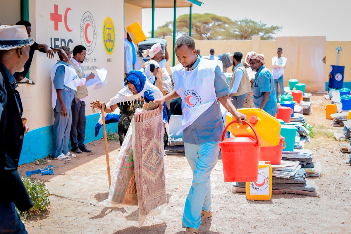 SRCSYouth's tweet photo. SRCS Burao branch has provided emergency assistance to 100 families affected by the recurrent droughts in Odweyne(Ceel-same) region through the support of IFRC / DREF  "Disaster Relief Emergency Fund." The supported items were non-food items. https://t.co/TyLs0NqLv2