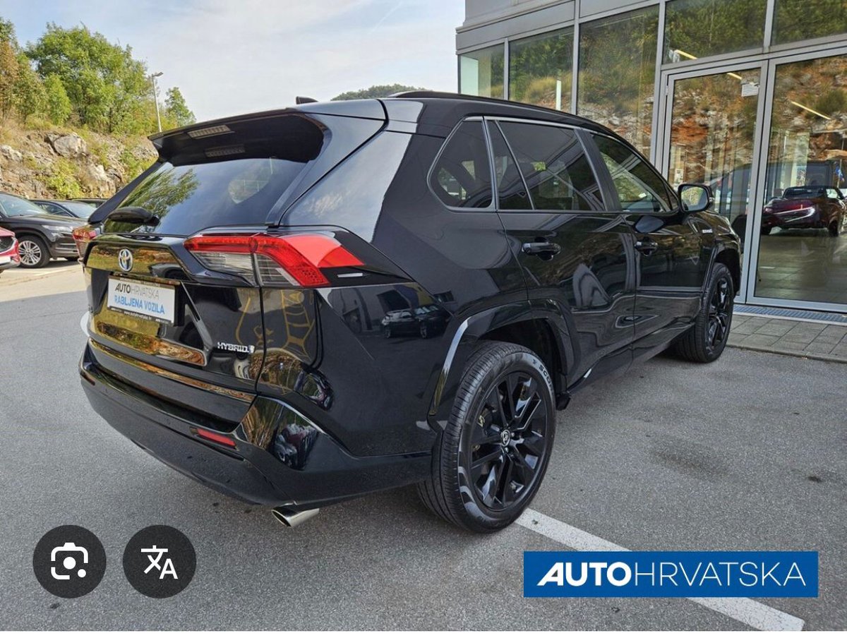 Cotxe robat al pàrquing exterior del càmping Mas Sant Josep de Santa Cristina d'Aro. Un Toyota RAV4 gris matrícula 8989-LRZ. Se l'ha vist a Llagostera. Si algú el veu aviseu al 112 o al 657998222.