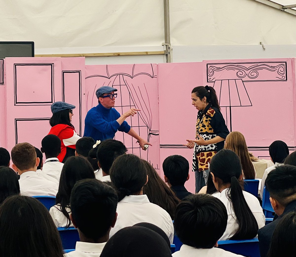 ValentinesHighSchool (@valentineshs) on Twitter photo Un grand merci to <a href="/OnattiProdsLtd/">Onatti Productions</a> for performing Prendre Sa Revanche for our Year 7 & 8 students! 🇫🇷đźŽ
Lots of laughs and great engagement!
Big thanks to Miss Martinez & Mrs Kiddinapillai for making it happen! 👏
#ValentinesHighSchool #MFL #FrenchInAction #LanguageLearning Un grand merci to <a href="/OnattiProdsLtd/">Onatti Productions</a> for performing Prendre Sa Revanche for our Year 7 & 8 students! 🇫🇷đźŽ
Lots of laughs and great engagement!
Big thanks to Miss Martinez & Mrs Kiddinapillai for making it happen! 👏
#ValentinesHighSchool #MFL #FrenchInAction #LanguageLearning