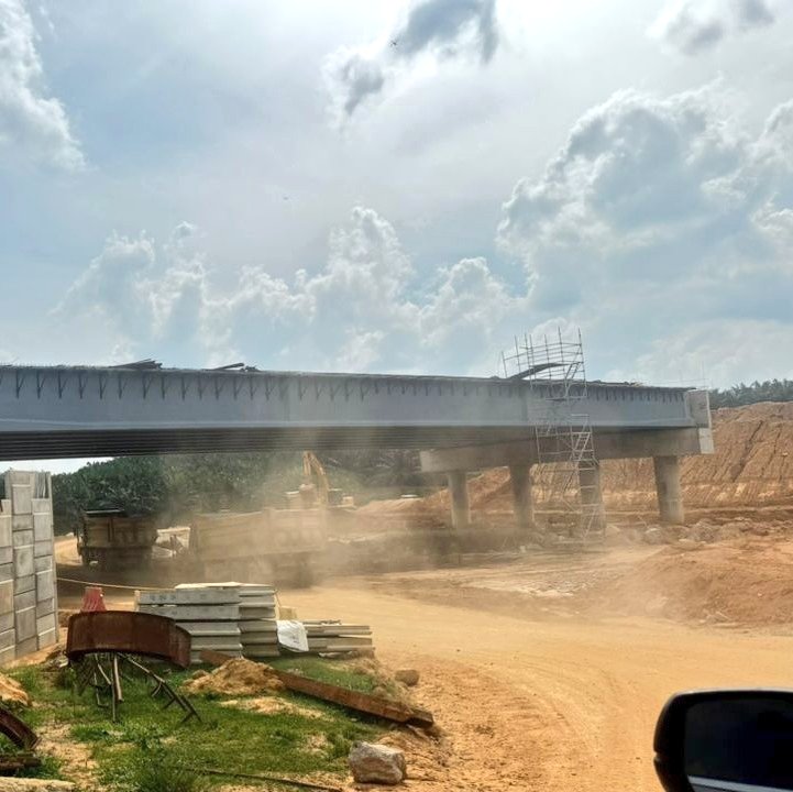 TKPKR (Sektor Infra) (@tkpkr_infra) on Twitter photo 23.06.2025 - Berkesempatan melawat tapak Projek Lebuhraya KBKK Pakej 3B (Kg Berangan Mek Nab – Keroh). Kontraktor diingatkan tingkatkan kemajuan. Lebuhraya ini bakal memacu mobiliti rakyat. JKR komited memastikan projek disiapkan mengikut jadual demi kesejahteraan pengguna. 23.06.2025 - Berkesempatan melawat tapak Projek Lebuhraya KBKK Pakej 3B (Kg Berangan Mek Nab – Keroh). Kontraktor diingatkan tingkatkan kemajuan. Lebuhraya ini bakal memacu mobiliti rakyat. JKR komited memastikan projek disiapkan mengikut jadual demi kesejahteraan pengguna.