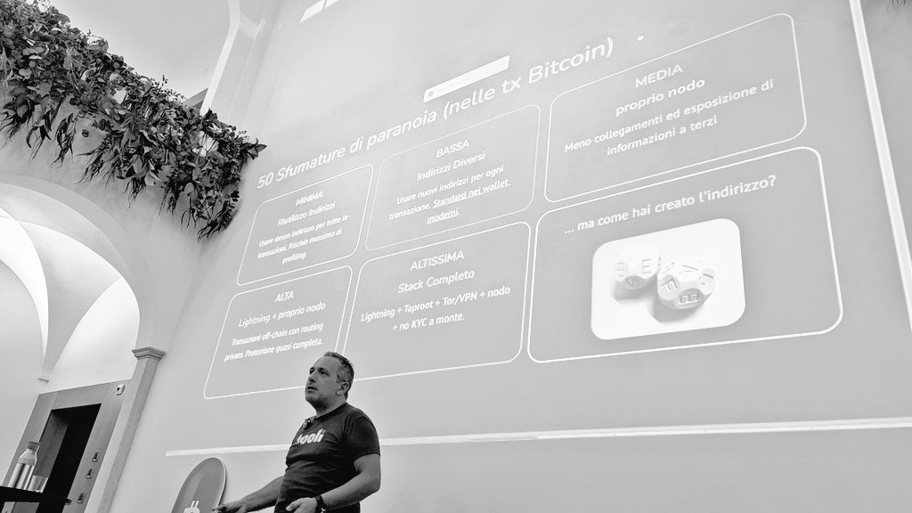 50 sfumature di privacy 

Super Nicola Vaccari 
nell'episodio di Accademia Sbam di stasera dedicato alla privacy