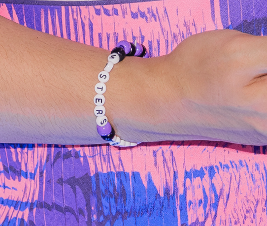mystbIoom's tweet photo. did u guys also notice the whole team was wearing a friendship bracelet? ;~; https://t.co/Nx6QObmMgt