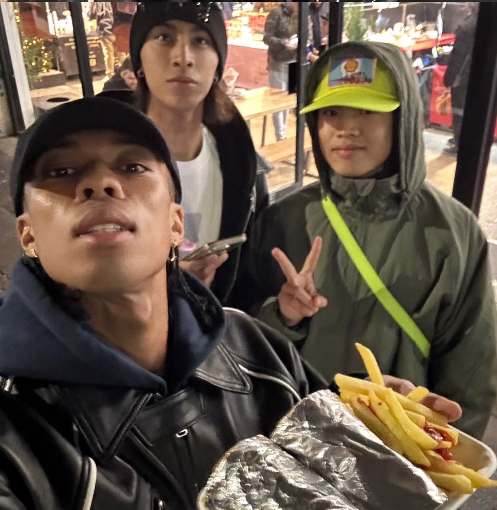 psyfezip's tweet image. human pinterest