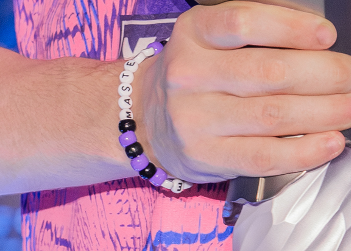 mystbIoom's tweet photo. did u guys also notice the whole team was wearing a friendship bracelet? ;~; https://t.co/Nx6QObmMgt