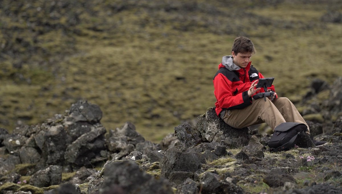 CompAcademyVFX's tweet image. I鈥檓 filming in the most beautiful locations in Iceland for the next 30 days for upcoming VFX projects. The work begins!