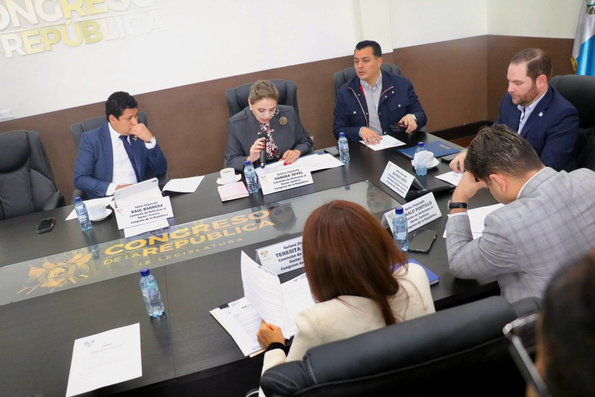 AlvaroArzuE's tweet image. ⚖️ Reunión de la Comisión de Reformas al Sector Justicia.

Conocimiento de la iniciativa 6502 Ley de
Protección del Menor y sus Relaciones Paterno-Filiales
🔴 En Vivo: 👉🏼 vm.tiktok.com/ZMSHkP42j/