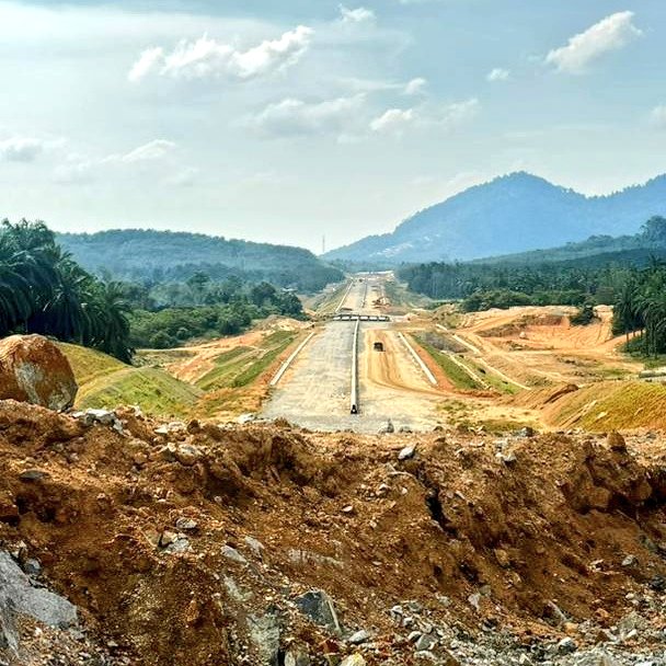 TKPKR (Sektor Infra) (@tkpkr_infra) on Twitter photo 23.06.2025 - Singgah melawat tapak Projek Lebuhraya KBKK Pakej 2C & 3A. Projek ini penting bagi meningkatkan jaringan jalan. JKR komited memastikan pelaksanaan berjalan lancar demi kemudahan rakyat dan kemajuan wilayah.
#IamJKR 23.06.2025 - Singgah melawat tapak Projek Lebuhraya KBKK Pakej 2C & 3A. Projek ini penting bagi meningkatkan jaringan jalan. JKR komited memastikan pelaksanaan berjalan lancar demi kemudahan rakyat dan kemajuan wilayah.
#IamJKR