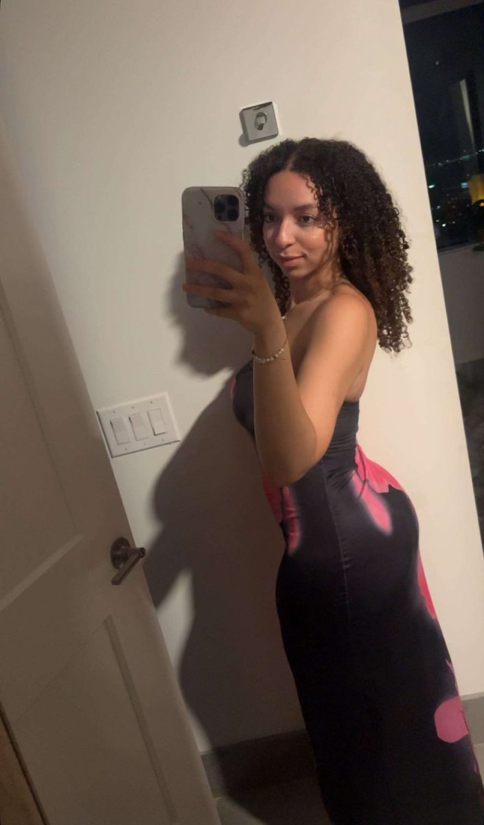 zarianaal's tweet image. Like et rt si je peux t’envoyer mes 🍒