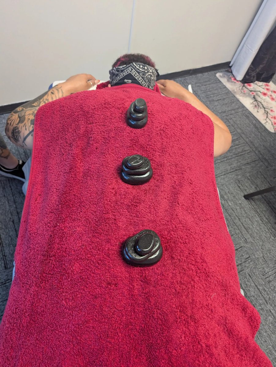 ⚠️⚠️Massage Monday deal ⚠️⚠️ 
Book a 2hr wrestling session in Milton Keynes and recieve a free half HR Swedish or hot stone massage with me In my fabulous new studio 😘💙🩵