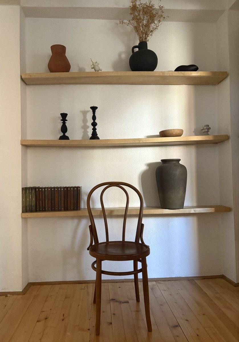 restolarka's tweet photo. Sa nekim komadima jednostavno ne možete pogriješiti, a takvi se definitivno kultni #thonet modeli 🪑 https://t.co/0zLAaV4FFn