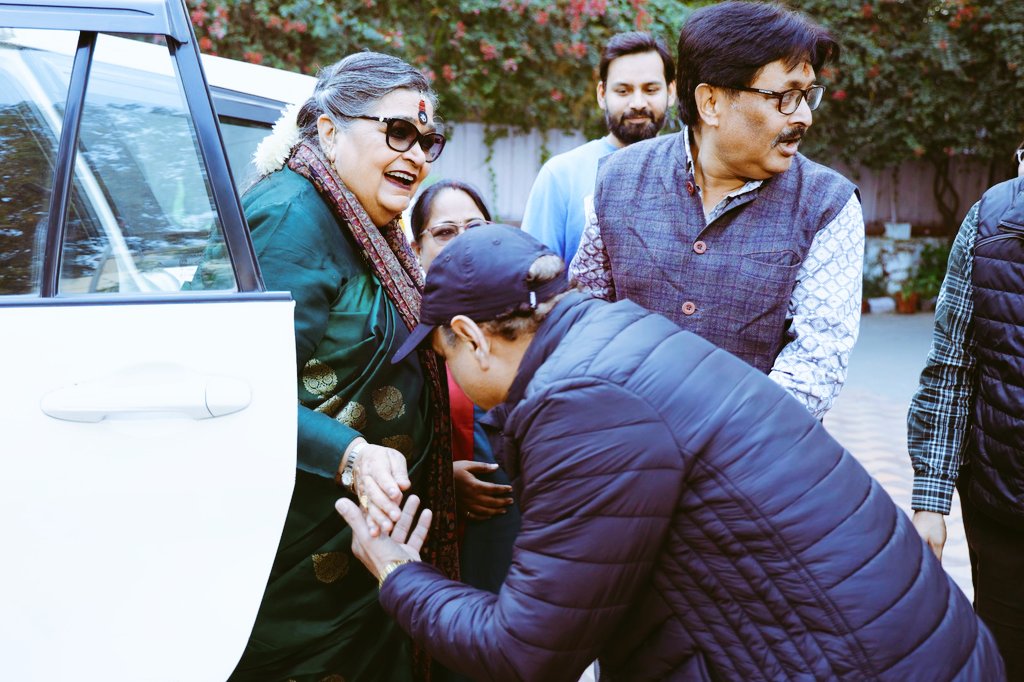 surensharma7's tweet photo. @ushauthup in #guftgoo https://t.co/THvmKWn74B