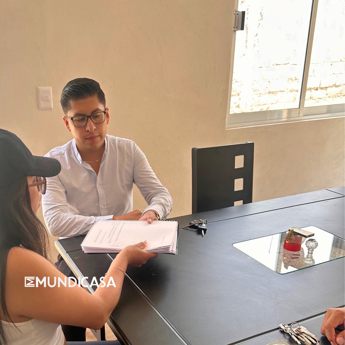 🏡 ¡Entregamos Sueños! 🎉

Hoy celebramos la entrega de una hermosa casa, y queremos agradecer a nuestros clientes por su confianza en Mundicasa Inmobiliaria. 🙌 Es un honor ser parte de este emocionante capítulo en sus vidas.

¡Bienvenidos a su nuevo hogar! 🏠✨