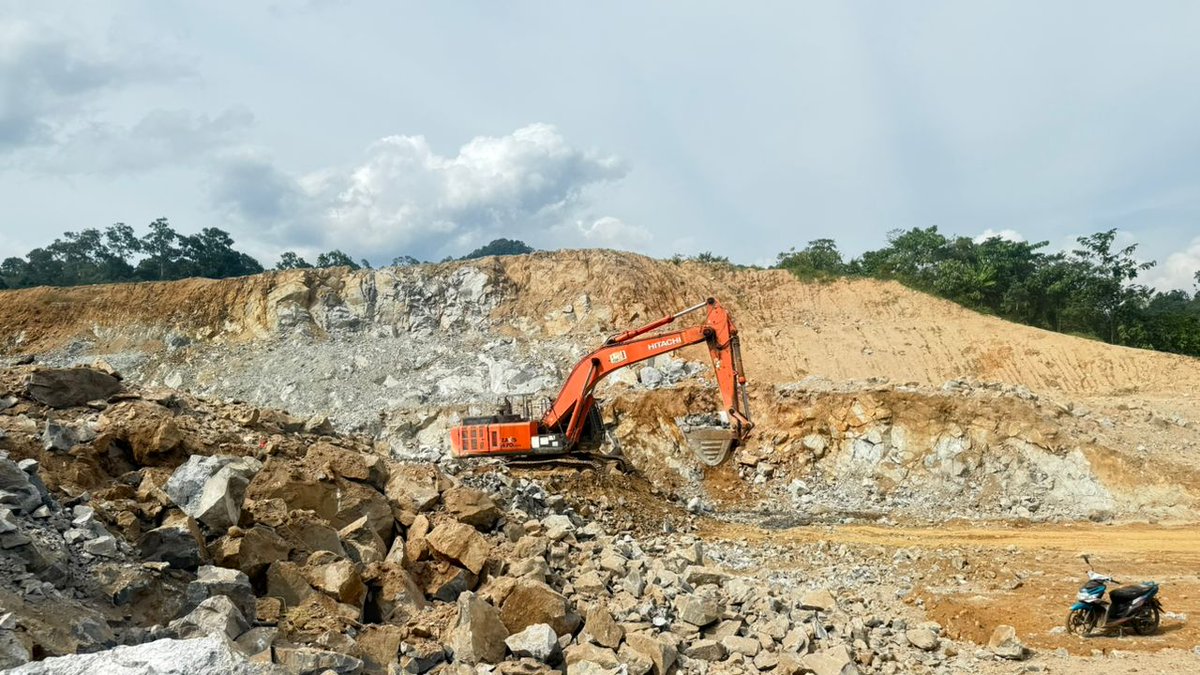 TKPKR (Sektor Infra) (@tkpkr_infra) on Twitter photo 23.06.2025 - Terus melawat Projek Jalan Bukit Tiu–Kg Berangan–Mek Nab, sebahagian Lebuhraya KBKK yang bakal menghubungkan kawasan pedalaman ke bandar. Kontraktor diingatkan siapkan kerja ikut jadual. JKR komited pastikan manfaat besar kpd rakyat, dari segi mobiliti & pembangunan. 23.06.2025 - Terus melawat Projek Jalan Bukit Tiu–Kg Berangan–Mek Nab, sebahagian Lebuhraya KBKK yang bakal menghubungkan kawasan pedalaman ke bandar. Kontraktor diingatkan siapkan kerja ikut jadual. JKR komited pastikan manfaat besar kpd rakyat, dari segi mobiliti & pembangunan.