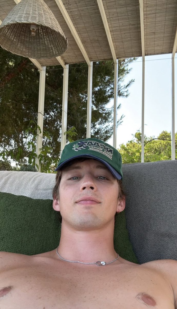 Troye Sivan Updates tweet media