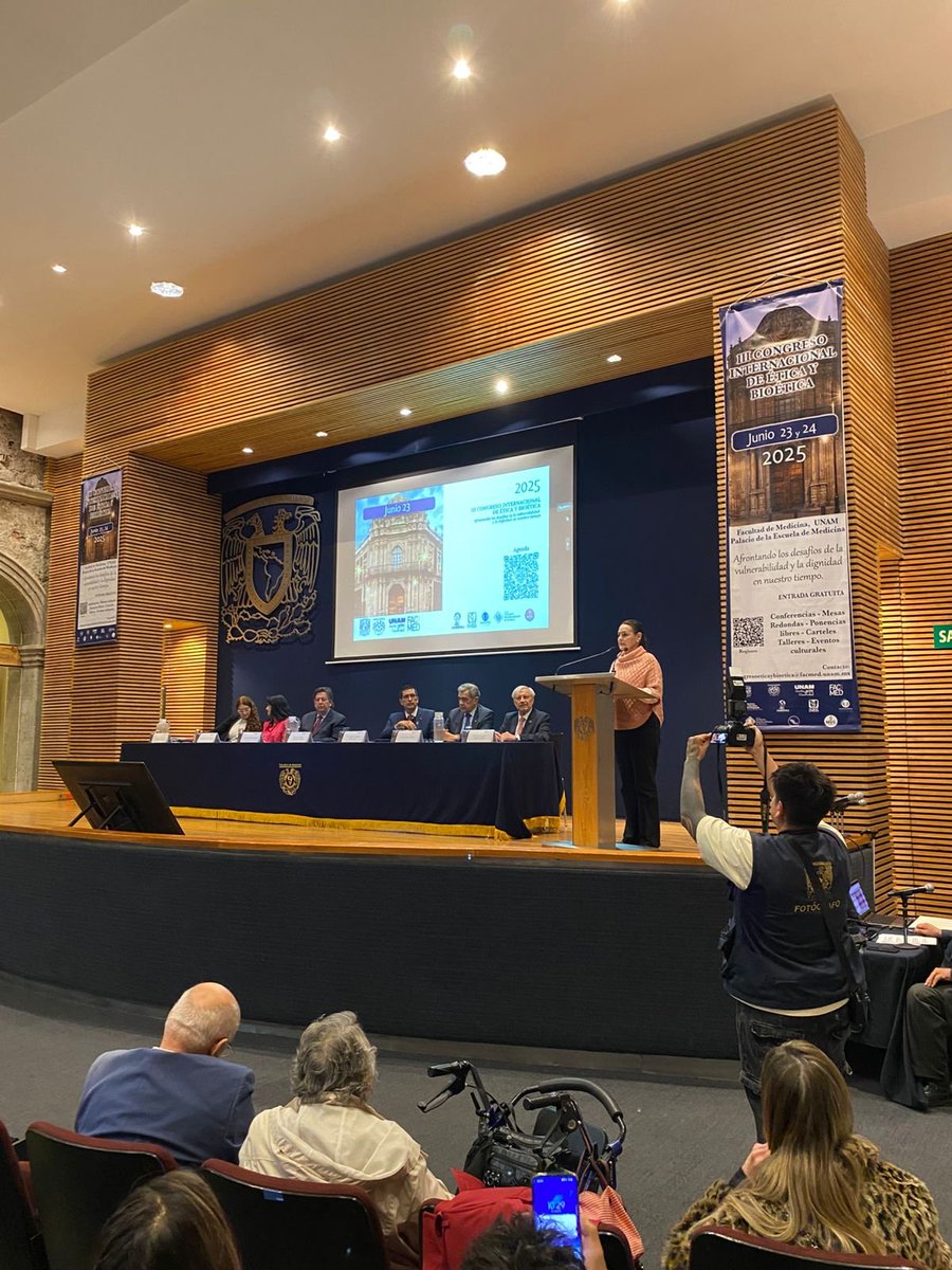 "Les doy la más cordial bienvenida al III Congreso Internacional de Ética y Bioética 'Afrontando los desafíos de la vulnerabilidad y la dignidad en nuestro tiempo', que pretende consolidarse como un espacio de diálogo abierto y de construcción de redes", Dra. <a href="/anacsepulveda_v/">Ana Carolina Sepúlveda</a>