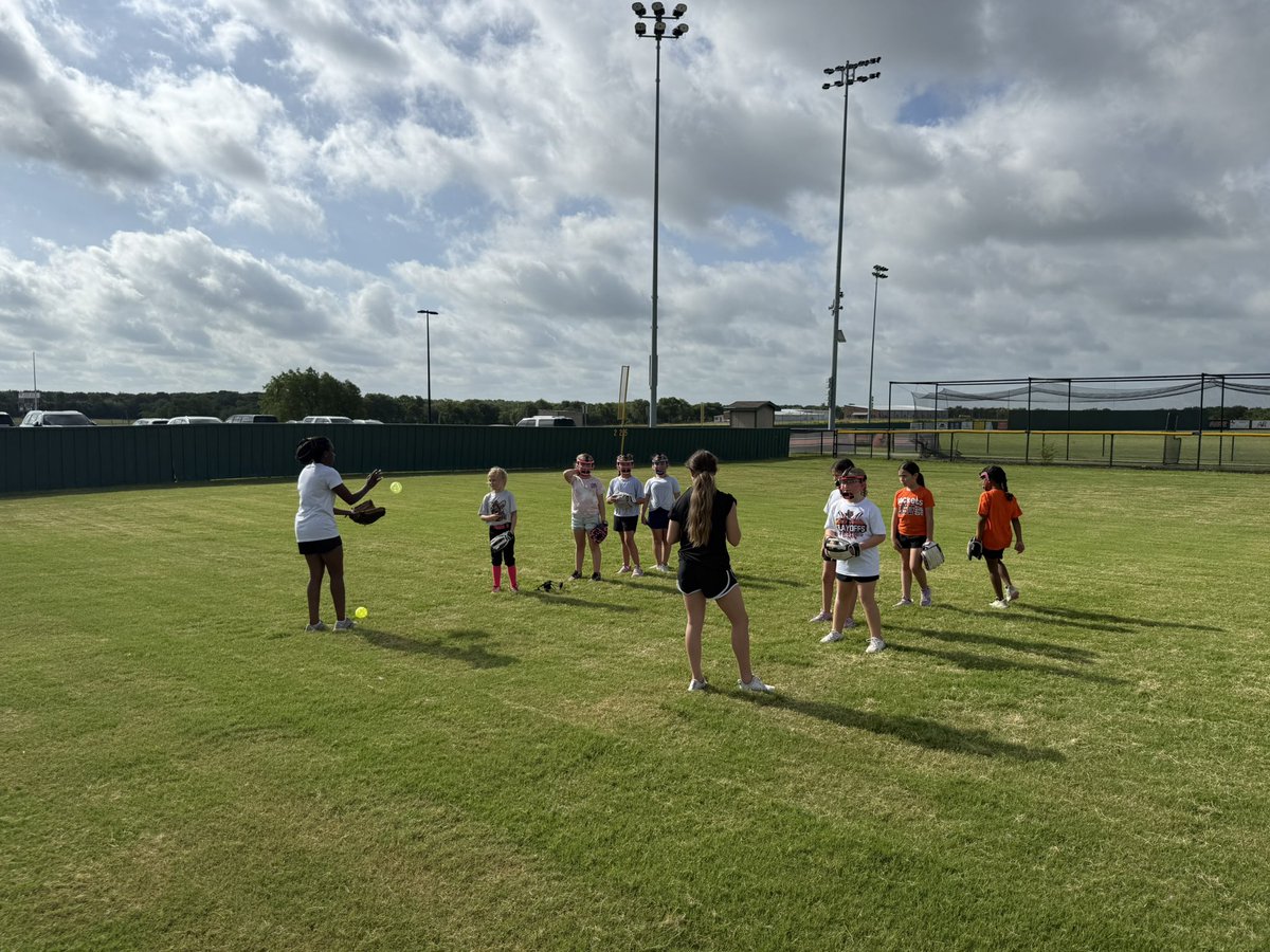 Day 1 of Softball Camp = SUCCESS! 🥎💪🟠⚫️
These athletes worked hard, learned new skills, and had fun!
Can’t wait to do it all again tomorrow! #FAST
<a href="/castillo_ac/">Tonycastillo</a> <a href="/ferrisallsports/">Ferris All Sports Club</a>